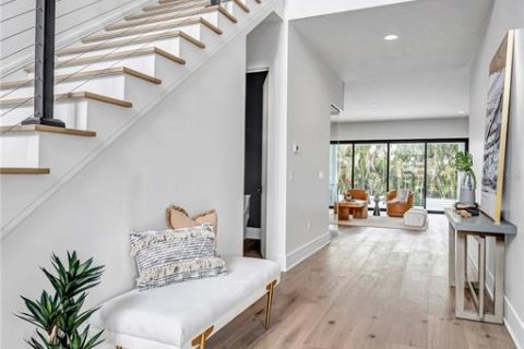 Casa en alquiler en Tampa, Florida, 5 dormitorios, 464.88 m2 № 1655028 - foto 9