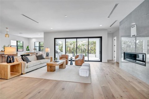 Casa en alquiler en Tampa, Florida, 5 dormitorios, 464.88 m2 № 1655028 - foto 2