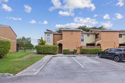 Adosado en venta en Tamarac, Florida, 3 dormitorios, 146.79 m2 № 1995392 - foto 21