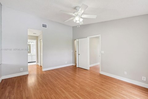 Adosado en venta en Tamarac, Florida, 3 dormitorios, 146.79 m2 № 1995392 - foto 10