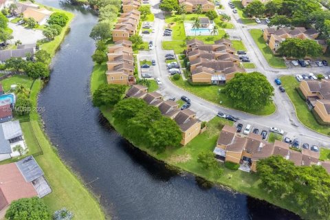 Adosado en Tamarac, Florida 3 dormitorios, 146.79 m2 № 1995392