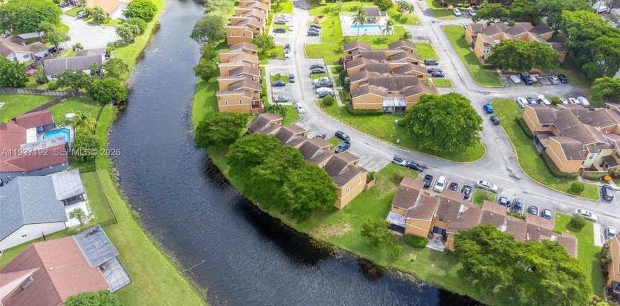 Adosado en Tamarac, Florida 3 dormitorios, 146.79 m2 № 1995392