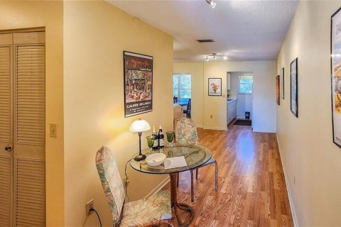Condo in Saint Petersburg, Florida, 2 bedrooms  № 1904503 - photo 3