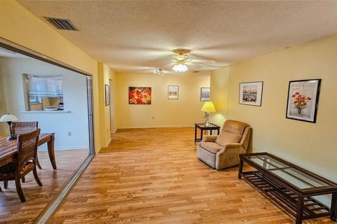 Condo in Saint Petersburg, Florida, 2 bedrooms  № 1904503 - photo 13