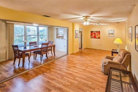 Condo in Saint Petersburg, Florida, 2 bedrooms  № 1904503 - photo 14