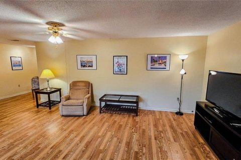 Condo in Saint Petersburg, Florida, 2 bedrooms  № 1904503 - photo 12