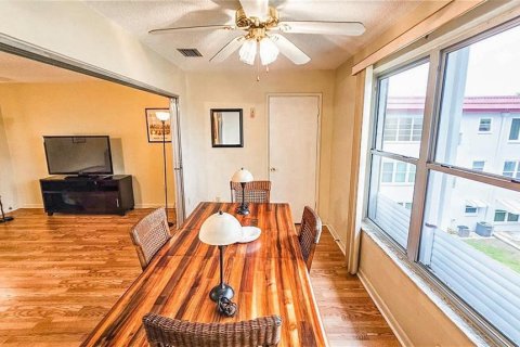 Condo in Saint Petersburg, Florida, 2 bedrooms  № 1904503 - photo 10