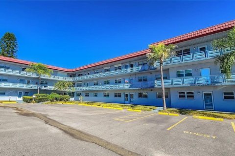 Condo in Saint Petersburg, Florida, 2 bedrooms  № 1904503 - photo 27