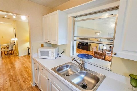 Condo in Saint Petersburg, Florida, 2 bedrooms  № 1904503 - photo 9