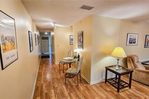 Condo in Saint Petersburg, Florida, 2 bedrooms  № 1904503 - photo 4