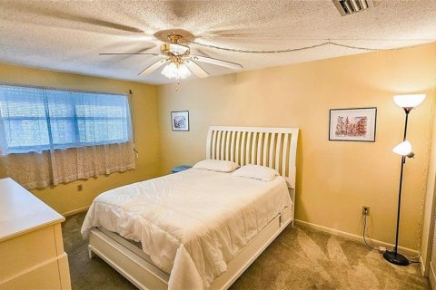 Condo in Saint Petersburg, Florida, 2 bedrooms  № 1904503 - photo 16