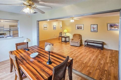 Condo in Saint Petersburg, Florida, 2 bedrooms  № 1904503 - photo 11