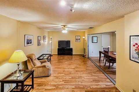 Condo in Saint Petersburg, Florida, 2 bedrooms  № 1904503 - photo 15