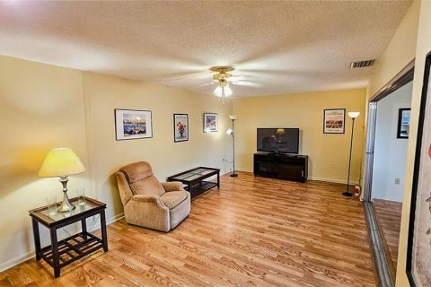 Condo in Saint Petersburg, Florida, 2 bedrooms  № 1904503 - photo 6