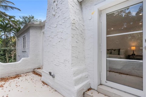 House in Coral Gables, Florida 4 bedrooms, 250.65 sq.m. № 2385531 - photo 24