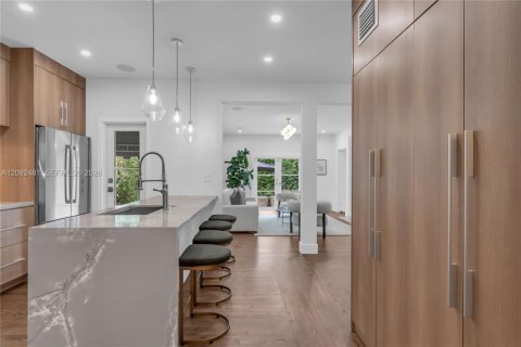 House in Coral Gables, Florida 4 bedrooms, 250.65 sq.m. № 2385531 - photo 20