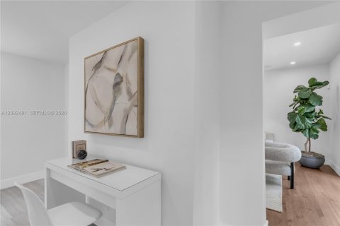 House in Coral Gables, Florida 4 bedrooms, 250.65 sq.m. № 2385531 - photo 8