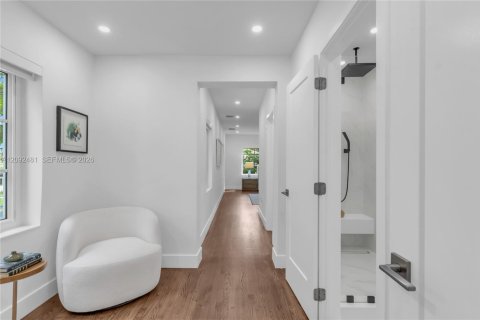 House in Coral Gables, Florida 4 bedrooms, 250.65 sq.m. № 2385531 - photo 28