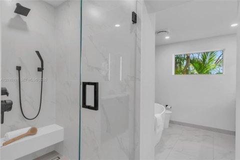 House in Coral Gables, Florida 4 bedrooms, 250.65 sq.m. № 2385531 - photo 30