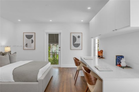 House in Coral Gables, Florida 4 bedrooms, 250.65 sq.m. № 2385531 - photo 21