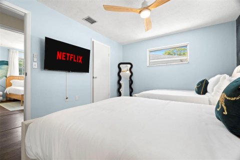 House in Clearwater, Florida 4 bedrooms, 145.76 sq.m. № 1769161 - photo 25