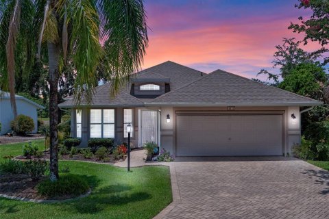 House in Leesburg, Florida 3 bedrooms, 160.54 sq.m. № 1804645 - photo 1