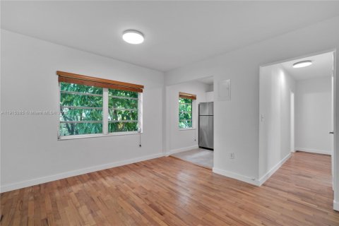 Снять в аренду квартиру в Корал-Гейблс, Флорида 1 спальня, 111.48м2, № 1971550 - фото 6