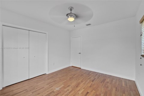Снять в аренду квартиру в Корал-Гейблс, Флорида 1 спальня, 111.48м2, № 1971550 - фото 12