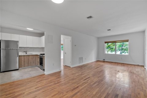 Снять в аренду квартиру в Корал-Гейблс, Флорида 1 спальня, 111.48м2, № 1971550 - фото 7