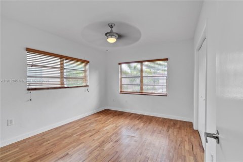 Снять в аренду квартиру в Корал-Гейблс, Флорида 1 спальня, 111.48м2, № 1971550 - фото 10