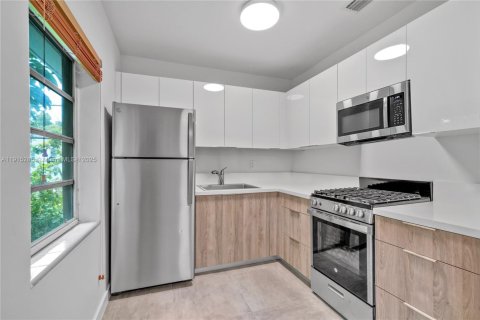 Снять в аренду квартиру в Корал-Гейблс, Флорида 1 спальня, 111.48м2, № 1971550 - фото 8