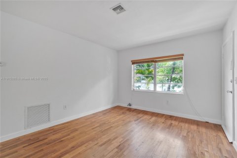 Снять в аренду квартиру в Корал-Гейблс, Флорида 1 спальня, 111.48м2, № 1971550 - фото 5