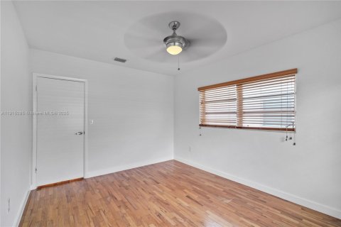 Снять в аренду квартиру в Корал-Гейблс, Флорида 1 спальня, 111.48м2, № 1971550 - фото 13