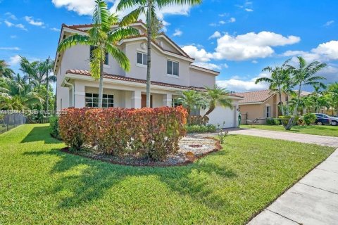 House in Miami Gardens, Florida 5 bedrooms, 277.13 sq.m. № 2009199 - photo 4