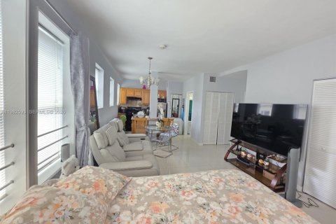 Condominio en alquiler en Miami Beach, Florida, 45.52 m2 № 2049222 - foto 11