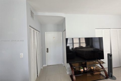 Condominio en alquiler en Miami Beach, Florida, 45.52 m2 № 2049222 - foto 4