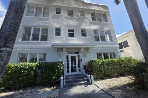 Estudio en el Condominio en Miami Beach, Florida  № 2049222