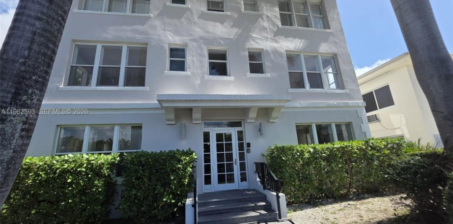 Estudio en el Condominio en Miami Beach, Florida  № 2049222