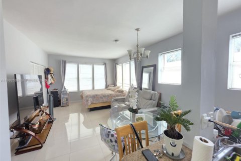 Condominio en alquiler en Miami Beach, Florida, 45.52 m2 № 2049222 - foto 10