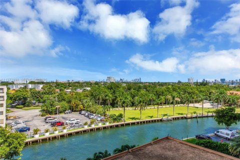Купить кондоминиум в Майами, Флорида 2 спальни, 181.16м2, № 2051394 - фото 2