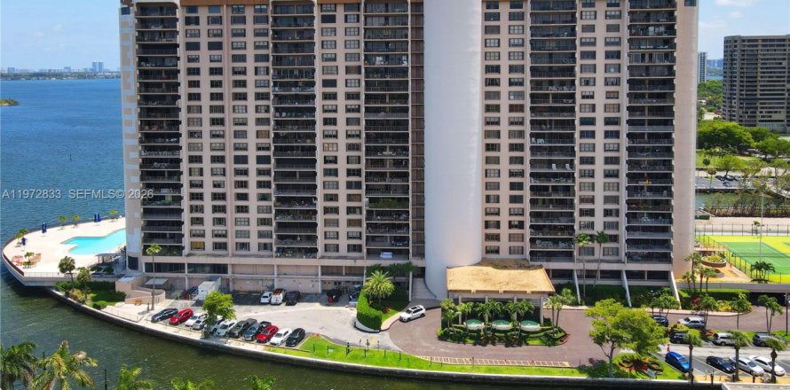 Кондоминиум с 2 спальнями в Майами, Флорида № 2051394