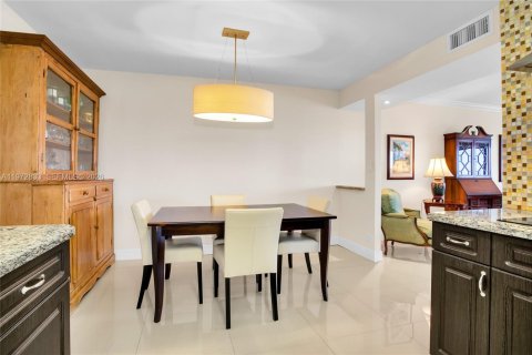 Купить кондоминиум в Майами, Флорида 2 спальни, 181.16м2, № 2051394 - фото 16