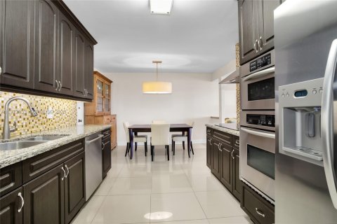 Купить кондоминиум в Майами, Флорида 2 спальни, 181.16м2, № 2051394 - фото 12