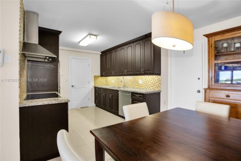 Купить кондоминиум в Майами, Флорида 2 спальни, 181.16м2, № 2051394 - фото 15