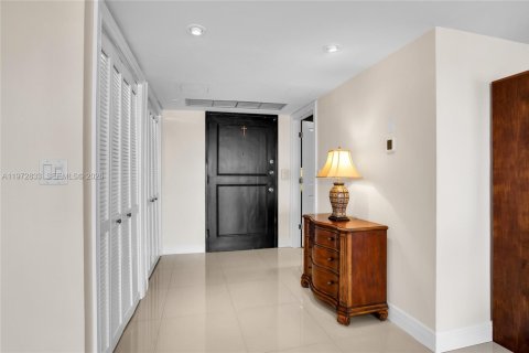 Купить кондоминиум в Майами, Флорида 2 спальни, 181.16м2, № 2051394 - фото 17