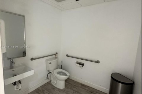 Купить коммерческую недвижимость в Майами, Флорида № 2271003 - фото 8