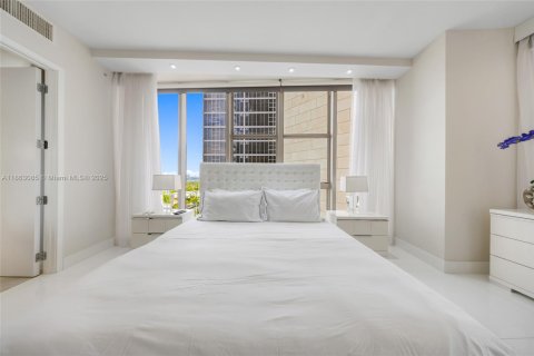 Condo in Bal Harbour, Florida, 2 bedrooms  № 1895758 - photo 16