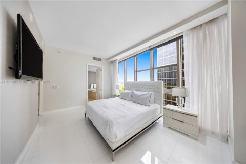 Condo in Bal Harbour, Florida, 2 bedrooms  № 1895758 - photo 17