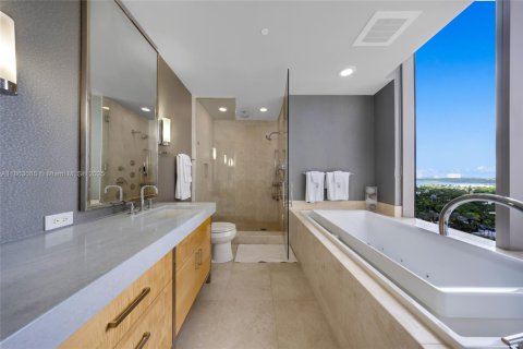 Condo in Bal Harbour, Florida, 2 bedrooms  № 1895758 - photo 22
