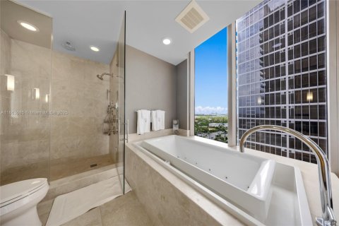 Condo in Bal Harbour, Florida, 2 bedrooms  № 1895758 - photo 18